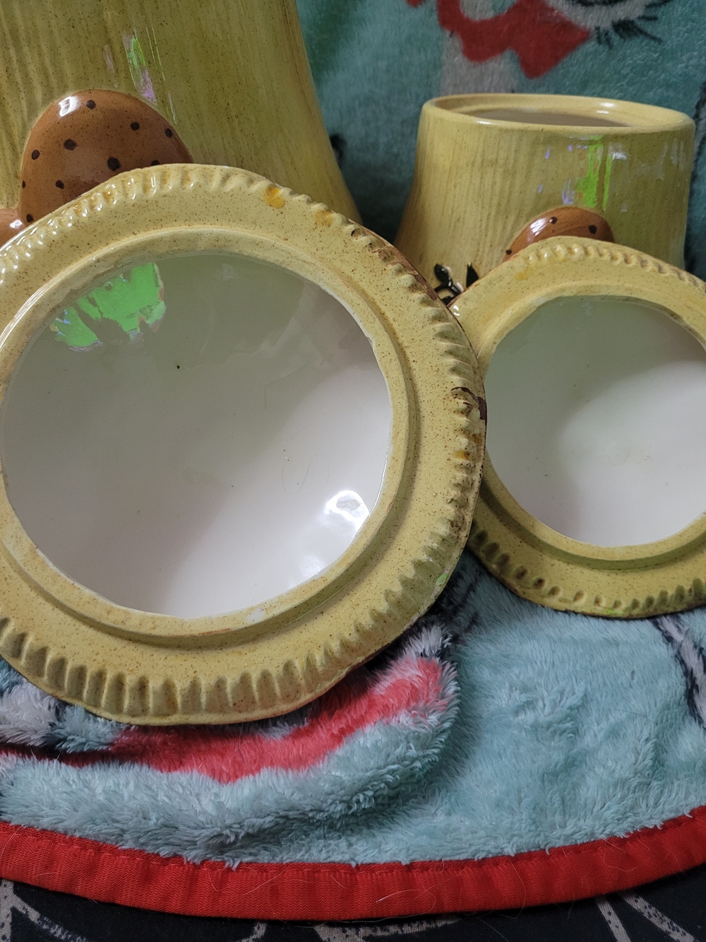 Hand-Painted Mushroom Ceramic Canister Set – Yellow and Brown - Picture 5 of 10